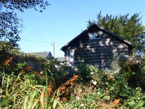 94235 1st St in Gold Beach, OR - Building Photo - Building Photo