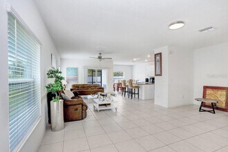6384 Ten Acre Ct in Zephyrhills, FL - Building Photo - Building Photo