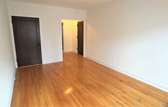 1060 W Cornelia Ave in Chicago, IL - Building Photo - Building Photo