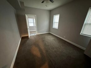 7839 S Saginaw Ave in Chicago, IL - Building Photo - Building Photo