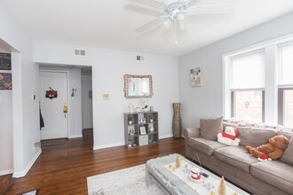3712 N Sheffield Ave, Unit 408 in Chicago, IL - Building Photo - Building Photo