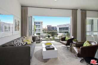 12698 Sandhill Ln in Los Angeles, CA - Building Photo - Building Photo