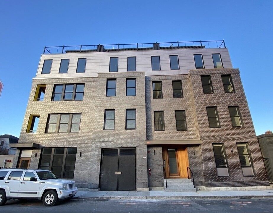 8 Winthrop St, Unit 8 in Boston, MA - Building Photo