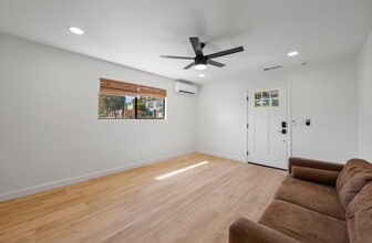 4885 Randall St in San Diego, CA - Building Photo - Building Photo