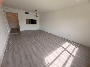 20111 NE 27th Ct in Miami, FL - Building Photo - Building Photo