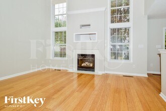 7081 Village Oaks Dr in Avon, IN - Foto de edificio - Building Photo