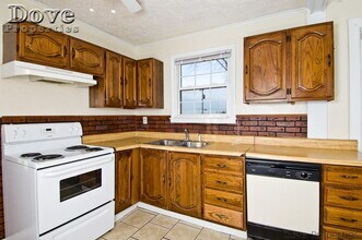 2415 N Hillcrest Dr in Springfield, TN - Building Photo - Building Photo