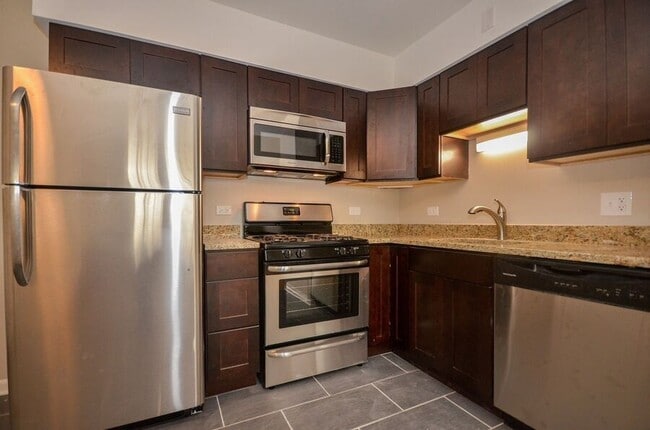 25 N Maple Ct in Addison, IL - Building Photo - Building Photo