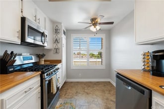 8892 Katella Ave, Unit B3 in Anaheim, CA - Foto de edificio - Building Photo