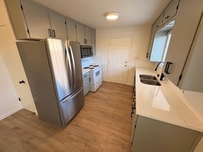 1608 S Central St in Visalia, CA - Building Photo - Building Photo