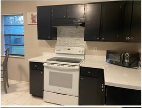 5080 Barrington Cir, Unit Villa in Sarasota, FL - Building Photo - Building Photo