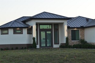 2416 Diplomat Pkwy W in Cape Coral, FL - Building Photo