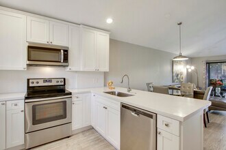909 Club Dr in Palm Beach Gardens, FL - Building Photo - Building Photo