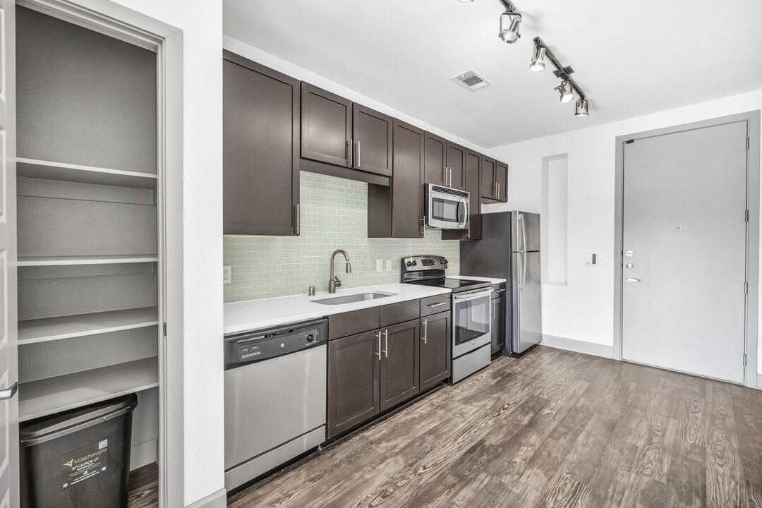 Axis 3700 in Plano, TX - Building Photo