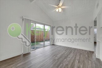 7331 Florinda Way in Sacramento, CA - Building Photo - Building Photo