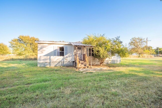 186 Avenue E in Somerville, TX - Building Photo - Building Photo