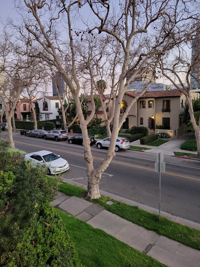 6241 W 6th St, Unit 1 in Los Angeles, CA - Building Photo - Building Photo