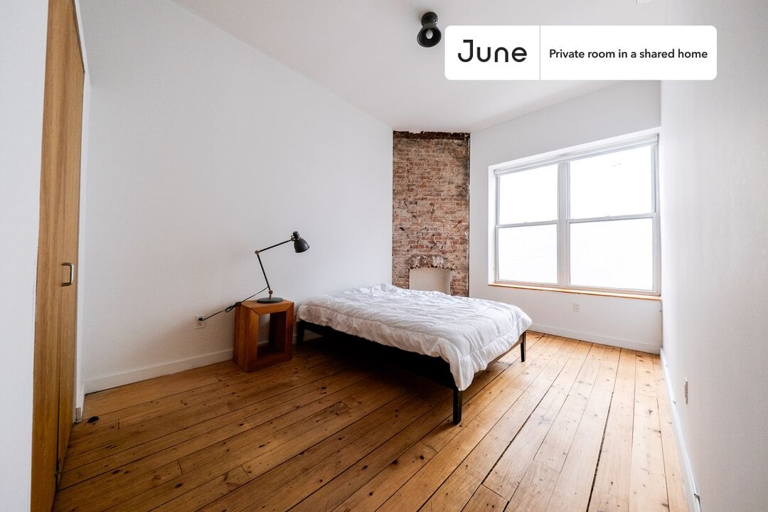 Private bedroom in 6 bed/2 bath Home in Brooklyn, NY - Building Photo