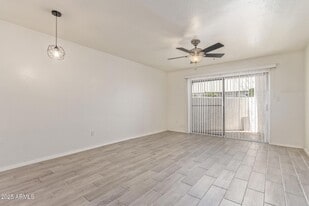 7494 E Earll Dr, Unit 101 in Scottsdale, AZ - Building Photo