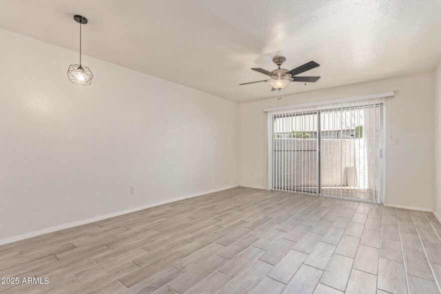 7494 E Earll Dr, Unit 101 in Scottsdale, AZ - Building Photo