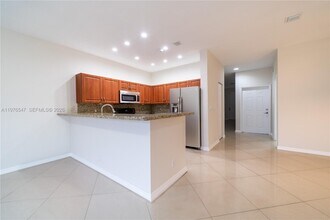 5327 SW 40th Ave in Fort Lauderdale, FL - Building Photo - Building Photo