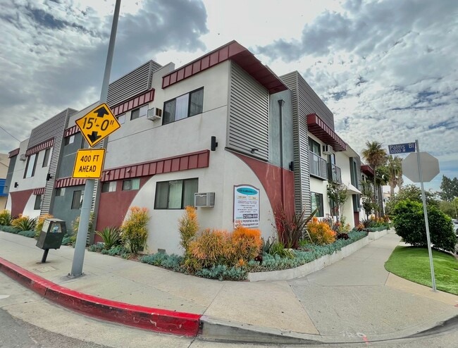 3510 Clarington Ave in Los Angeles, CA - Building Photo - Building Photo
