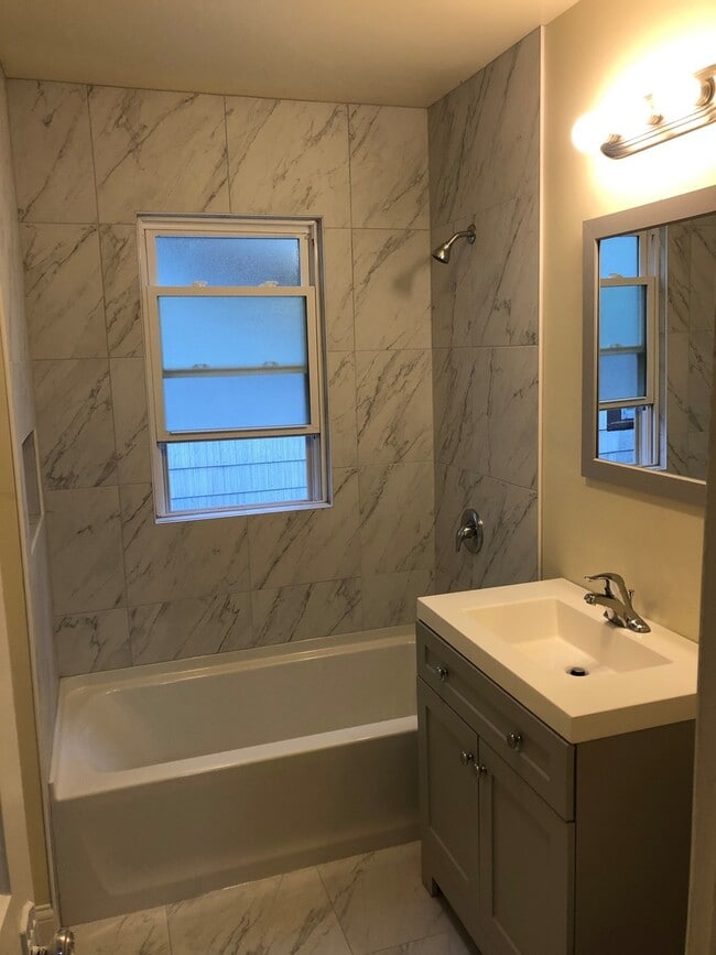 2564 N Humboldt Blvd in Milwaukee, WI - Building Photo - Building Photo