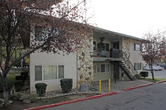 Ashdale Court Apartments in Sacramento, CA - Building Photo - Building Photo