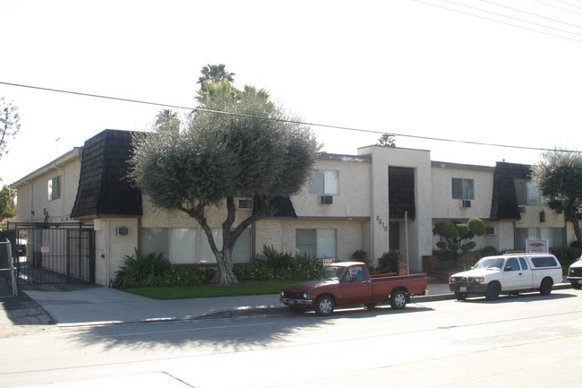 6310 Hazeltine Ave in Van Nuys, CA - Building Photo - Building Photo