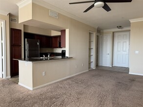 7575 Kirby Dr in Houston, TX - Building Photo - Building Photo