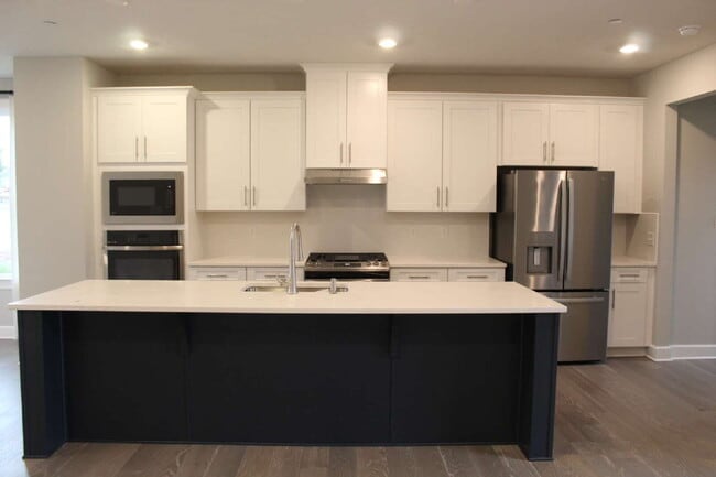 137 Marketplace Ave in Moon Township, PA - Foto de edificio - Building Photo