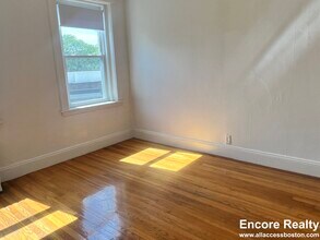 8 Egremont Rd, Unit 10 in Boston, MA - Building Photo - Building Photo