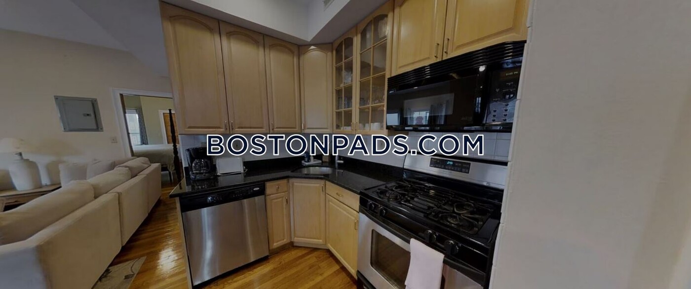 1033 Tremont St, Unit 2 in Boston, MA - Building Photo