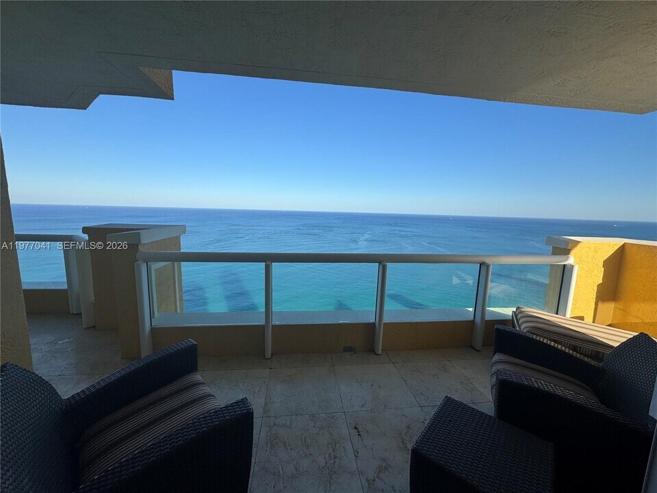 17875 Collins Ave in Sunny Isles Beach, FL - Building Photo