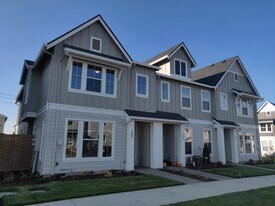 3893 SE 81st Ave in Hillsboro, OR - Building Photo