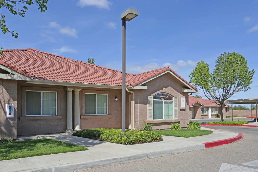 Windgate Village Apartments in Hanford, CA - Building Photo