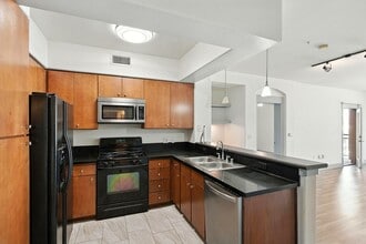 24585 Town Center Dr in Santa Clarita, CA - Building Photo - Building Photo