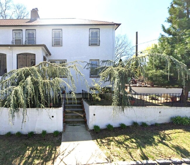 property at 11 Floyd Pl