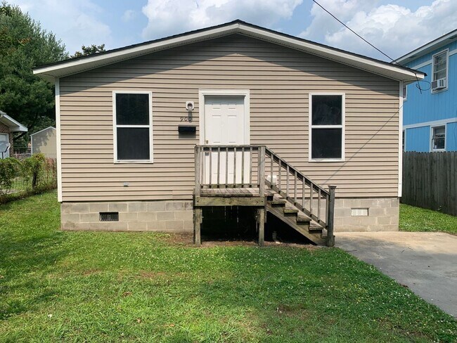 900 Cale St in Elizabeth City, NC - Building Photo - Building Photo