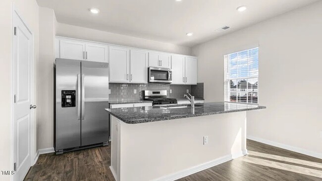408 Ashley Run in Sanford, NC - Foto de edificio - Building Photo