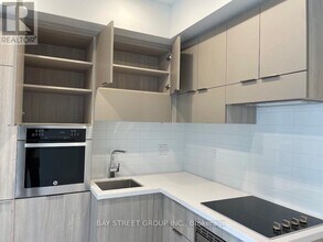 39 Roehampton Ave in Toronto, ON - Building Photo - Building Photo