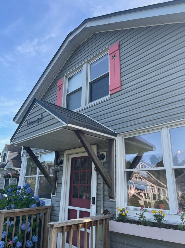 110 Taylor Ave in Madison, CT - Building Photo - Building Photo