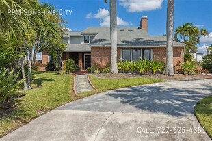 769 Kingston Ct in Apollo Beach, FL - Building Photo