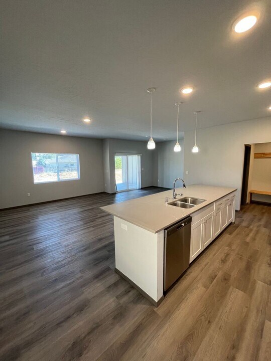 1312-1314 E Farwell Rd in Spokane, WA - Building Photo