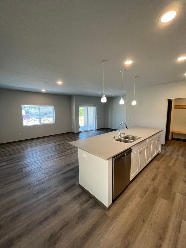 property at 1312-1314 E Farwell Rd