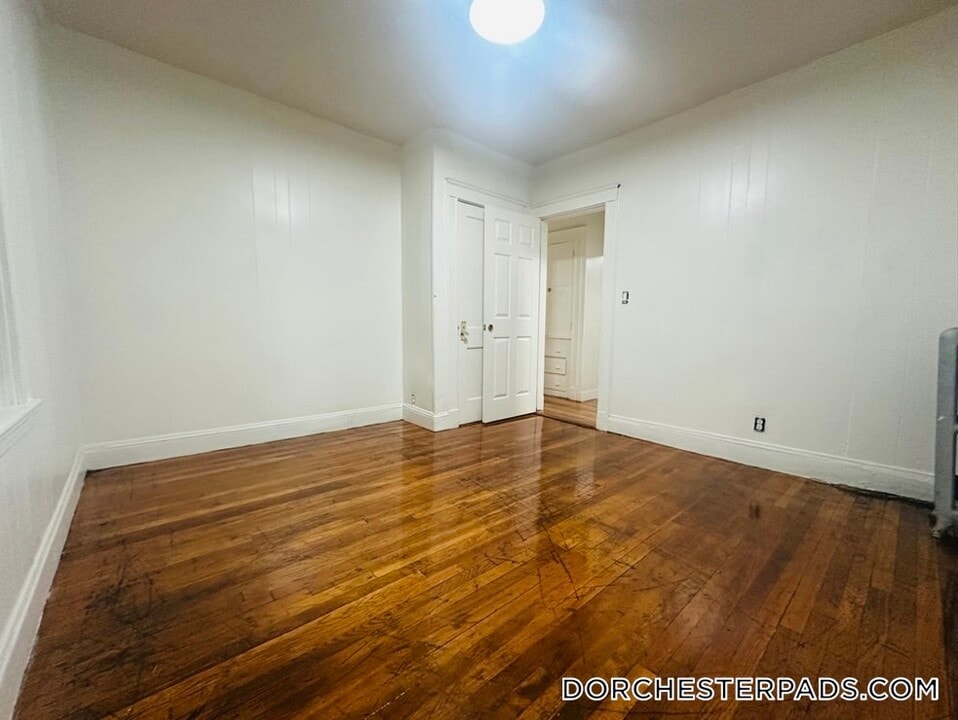 28 Bullard St in Boston, MA - Building Photo