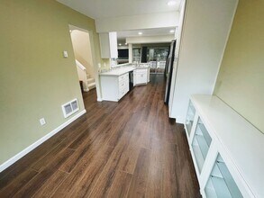 13725 NE 87th St in Redmond, WA - Building Photo - Building Photo
