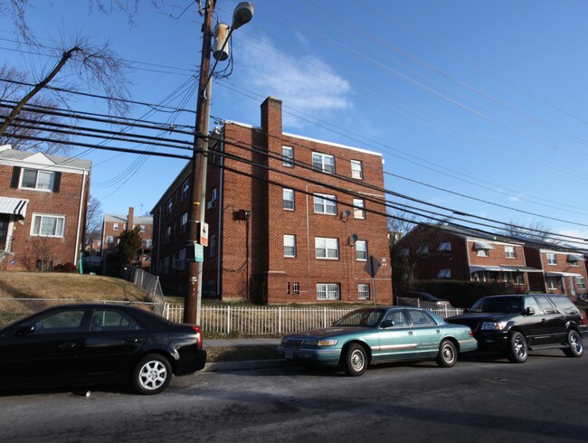 646 Chesapeake St SE in Washington, DC - Foto de edificio - Building Photo