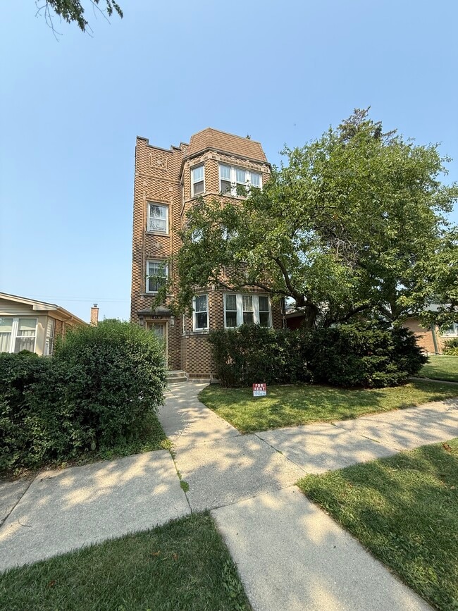 8538 Saint Louis Ave, Unit 2