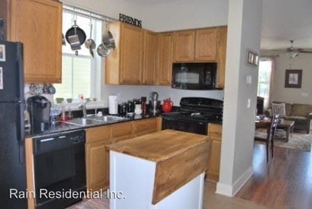 2207 Government St in Ocean Springs, MS - Foto de edificio - Building Photo